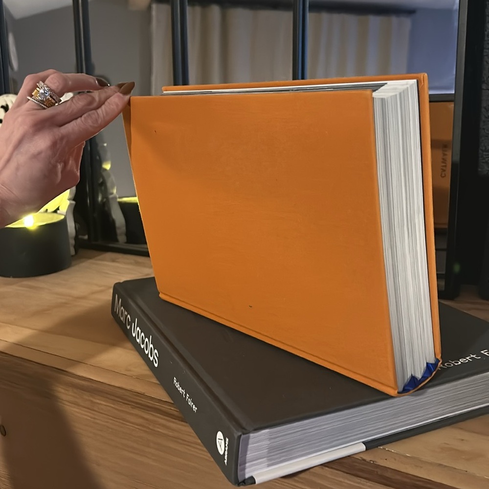🧡Louis Vuitton•Catwalk•Coffee Table Book🧡 - Picture 7 of 11